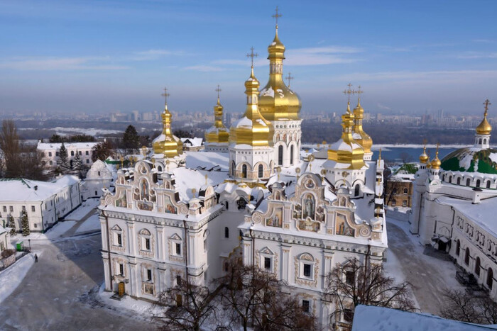 Выгнание из Лавры. Московская церковь объявила войну государству