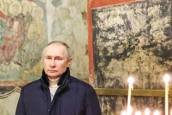 РосТВ показало Путіна у храмі на різдвяній службі (фото, відео)