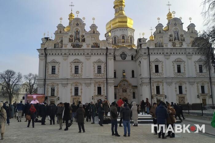 Московська церква має звільнити Київську лавру повністю, – соратник Зеленського