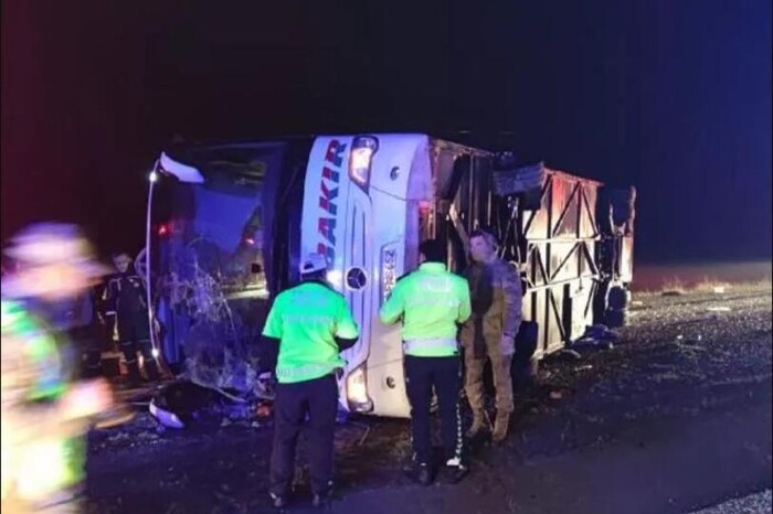 У Туреччині перекинувся автобус: є загиблі та десятки постраждалих (фото)
