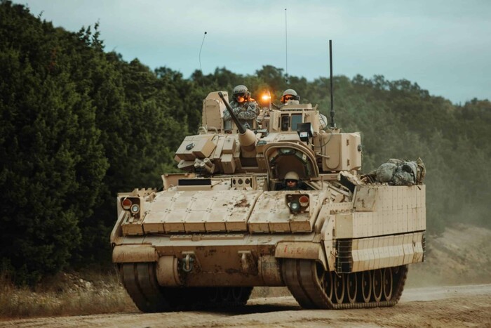 Пентагон повідомив, коли військових ЗСУ почнуть навчати роботі на БМП Bradley