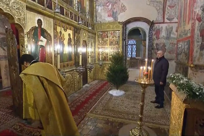 Пышные похороны – только прелюдия. О жалком и одиноком Путине в церкви