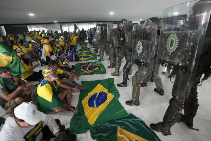 Протести у Бразилії: силовики затримали понад 400 людей