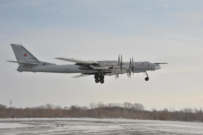 На російському аеродромі «Енгельс-2» стало менше боєздатних літаків (фото)