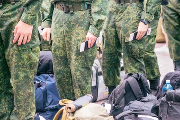 На Донбасі окупанти складають списки школярів для мобілізації