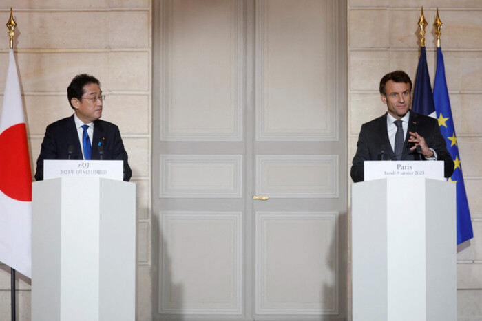 Макрон: Японія та Франція допоможуть Україні впоратися з наслідками вторгнення РФ