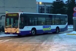 Рига передала Києву сучасні автобуси (відео)