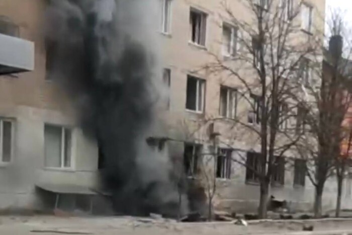 Окупанти атакували пологовий будинок у Херсоні (відео)
