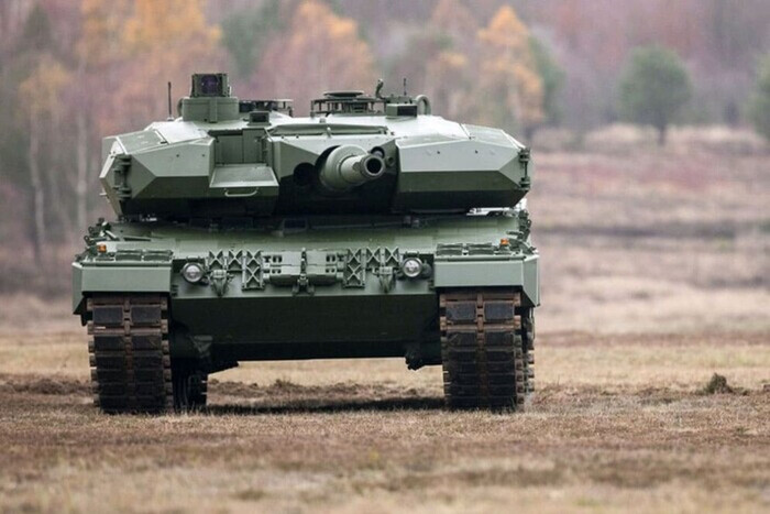 В Германии обиделись, что Макрон первым передал Украине танки