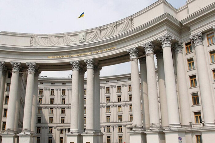 Песков заявил о раздражении Запада коррупцией в Украине: МИД жестко ответил