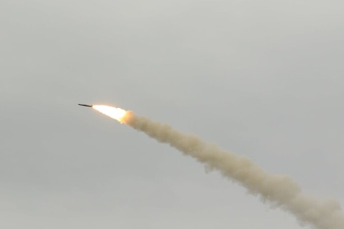 Обстріл Києва: Кличко повідомив, куди впали обломки ракети
