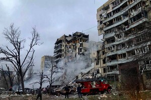 Ракетний удар по багатоповерхівці в Дніпрі: 10 людей поранено, серед них діти 