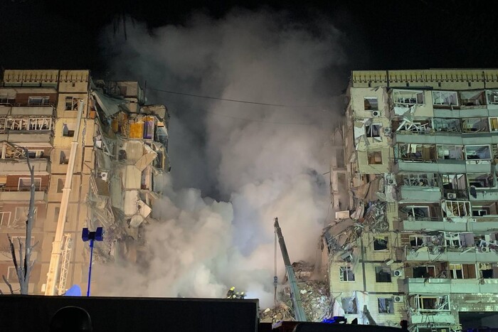 Ракетна атака по Дніпру: з‘явилися нові фото та відео наслідків