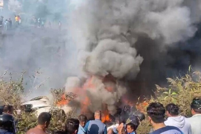 У Непалі розбився пасажирський літак (фото, відео)