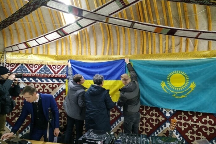 Раздражитель для РФ: в центре Киева заработала «юрта несокрушимости» (фото)