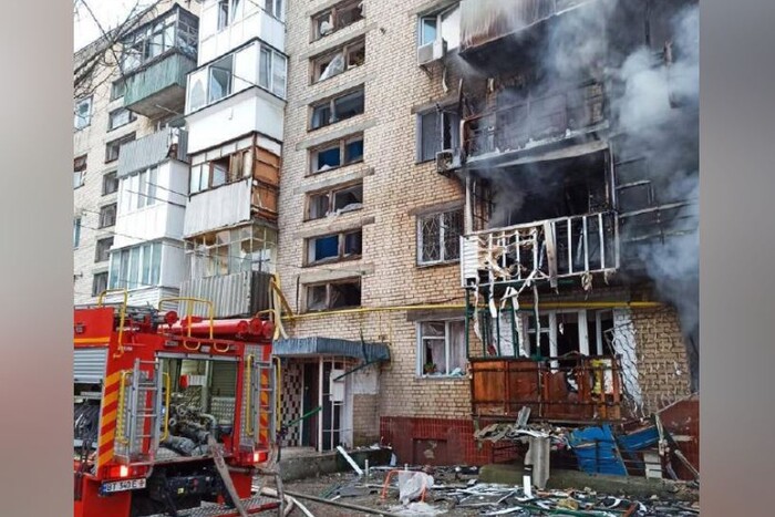 Росіяни обстріляли приміщення Червоного Хреста у Херсоні: фото наслідків 