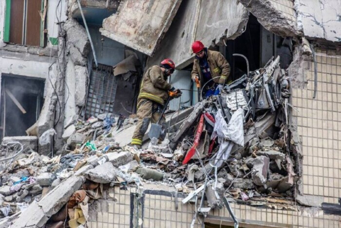 Ракетный удар по Днепру: под завалами дома может оказаться героиня «Азовстали»
