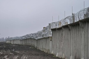 Стіна на українсько-білоруському кордоні