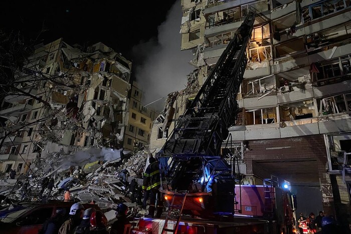 Ракетний удар по Дніпру: рятувальники назвали кількість загиблих (фото, відео)