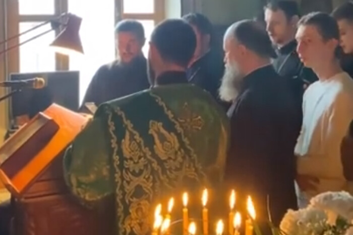 «Батько наш Онуфрій, УПЦ нам мати»: Московська церква переспівала пісню про Бандеру (відео)