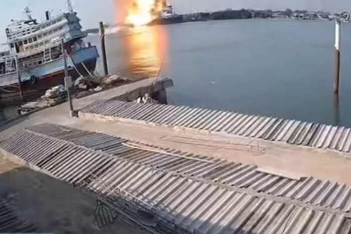 У Таїланді вибухнув нафтовий танкер (відео)