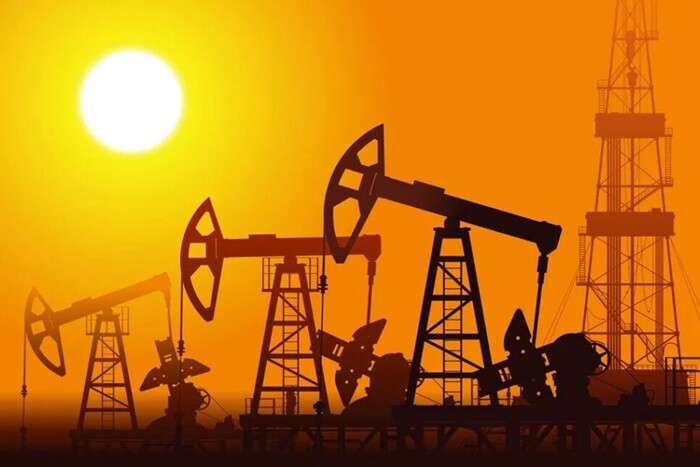 Вслід за нафтою у Росії обвалилися ціни на нафтопродукти (графіка)