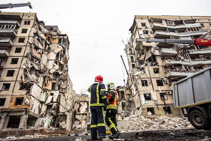 Пошуково-рятувальні роботи на місці ракетного удару у Дніпрі завершено (фото, відео)