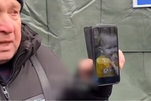 Дідусь зниклого під завалами у Дніпрі малюка емоційно звернувся до росіян (відео)