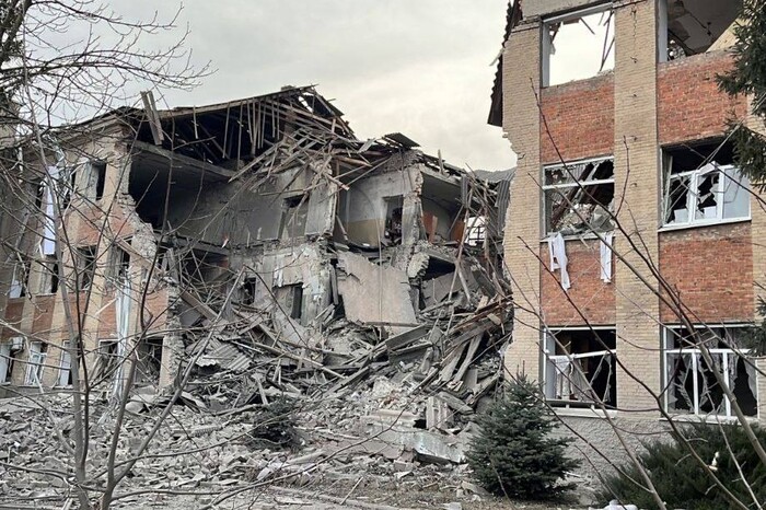 Окупанти ракетою майже повністю зруйнували навчальний заклад у Куп’янську (фото)