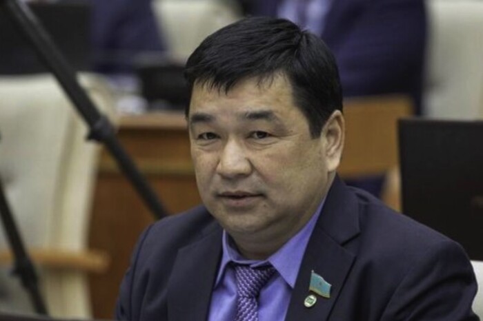 Скандал у Казахстані. Партія вигнала депутата за підтримку війни проти України
