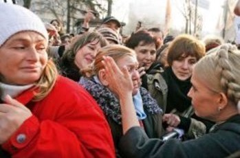 Тимошенко: Протесты против налогового кодекса «могут в итоге уничтожить» президента