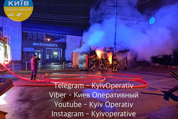 У Києві на Лук'янівці вночі спалахнула пожежа (фото, відео)