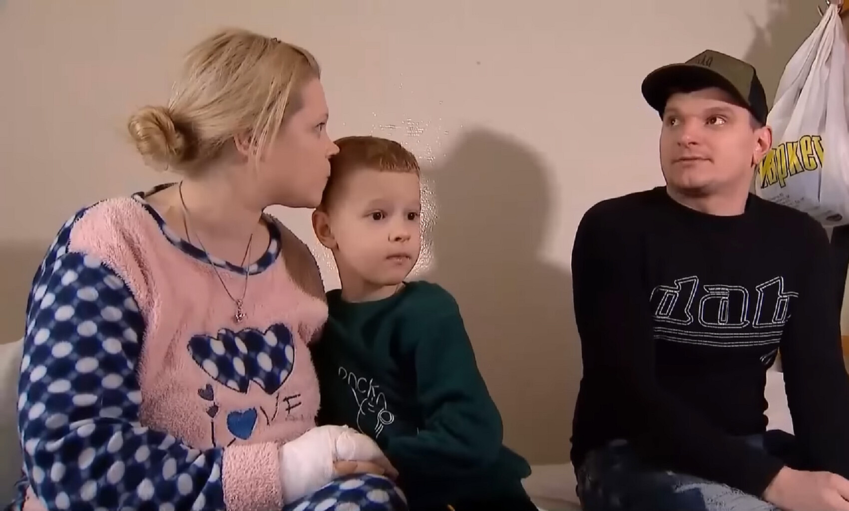 Катастрофа у Броварах. Рятувальник ледь не втратив вагітну дружину з сином (відео)