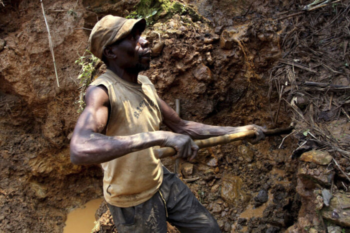 «Вагнер» финансирует войну в Украине за счет добытого золота в Африке – Politico
