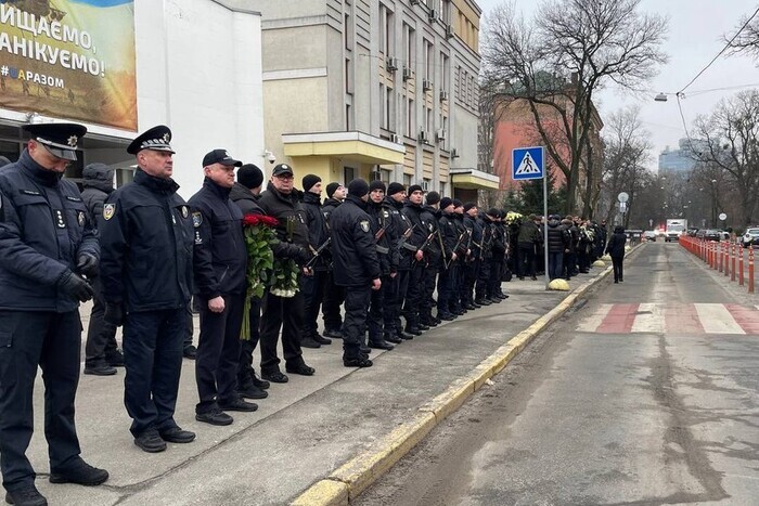 Катастрофа в Броварах: в Киеве проходит церемония прощания с погибшим руководством МВД