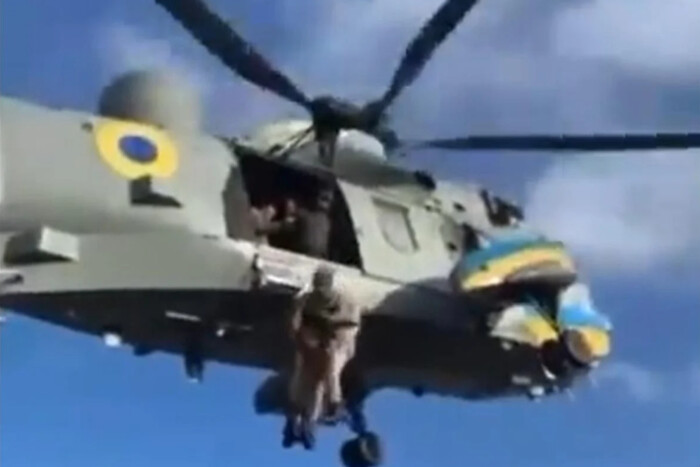 Британський гелікоптер Sea King вже працює в Україні (відео)