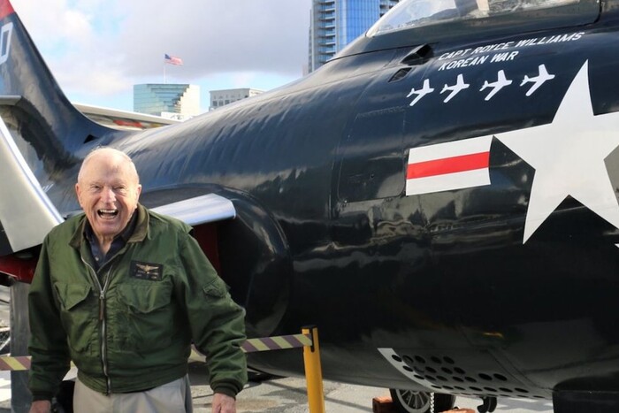 Таємниця тривалістю у 50 років: у США нагородили пілота, який збив радянські винищувачі 
