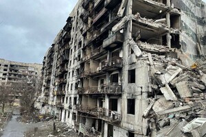 Росіяни продовжують знищувати будинки мирних мешканців у Маріуполі (відео)