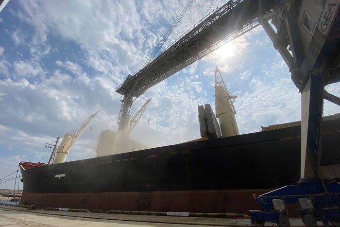 Росія блокує «Зернову ініціативу»: 121 судно застрягло на Босфорі