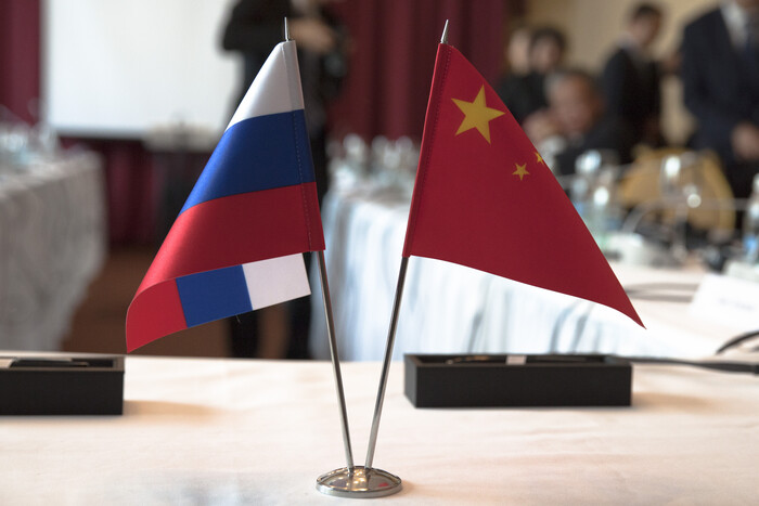 Китайські державні компанії можуть допомагати Росії у війні: деталі від Bloomberg