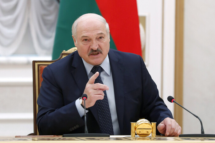 Лукашенко придумал новое оправдание перед Путиным, почему открыто не вступил в войну