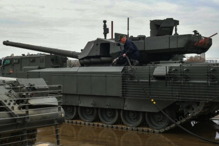 Розвідка Британії оцінила ефективність танків «Армата», які можуть використовувати окупанти