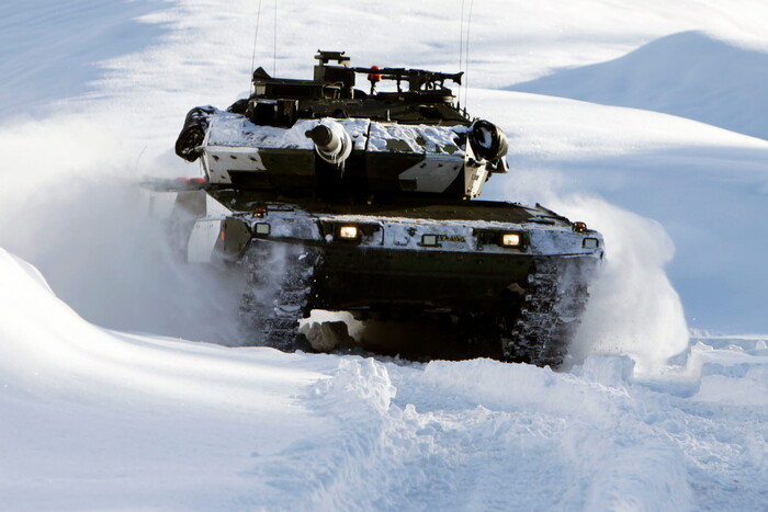 Швеція не виключає передачу Україні танків Stridsvagn 122