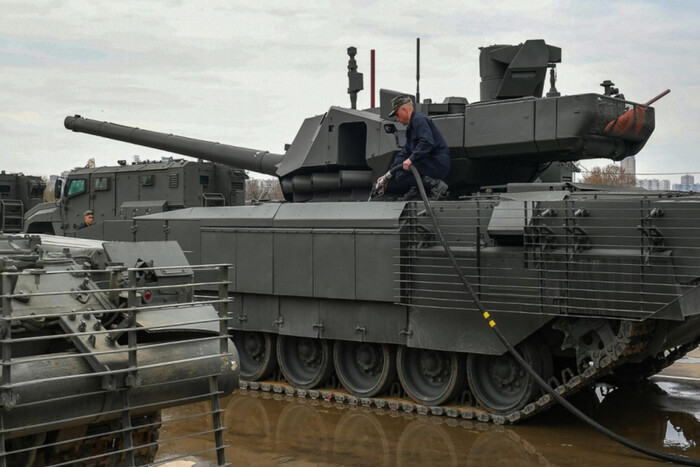Разведка Британии оценила эффективность танков «Армата», которые могут использовать оккупанты