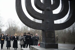 У Бабиному Яру відбулася церемонія вшанування пам’яті жертв Голокосту (фото)