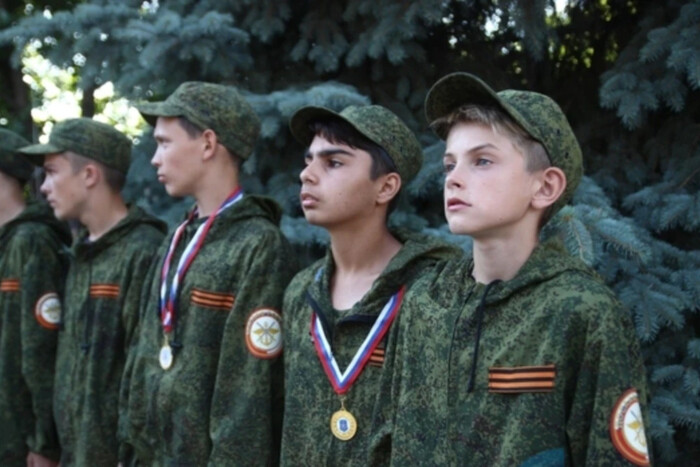 Для чого РФ повертає у школи військову підготовку: пояснення британської розвідки