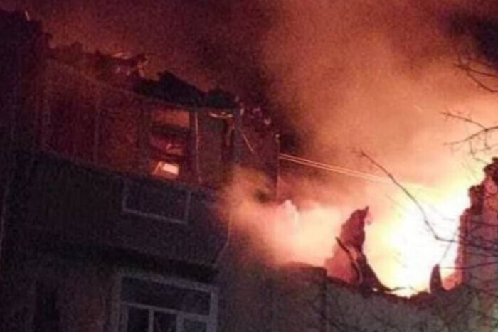 Оккупанты обстреляли жилой дом в центре Харькова: есть пострадавшие