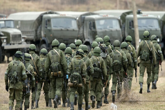 У Маріуполі росіяни готують війська та техніку для атак на Вугледар – радник мера