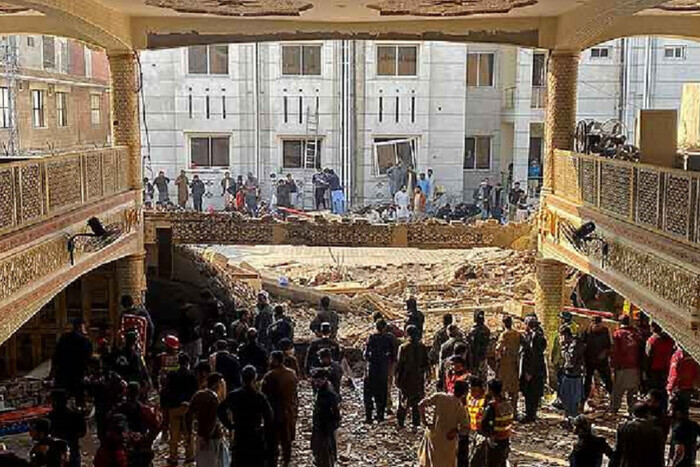 В Пакистане прогремел мощный взрыв в мечети: сотни раненых, много погибших (видео)