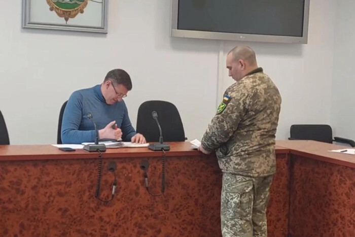 Мер Броварів Сапожко отримав повістку до військкомату (відео)
